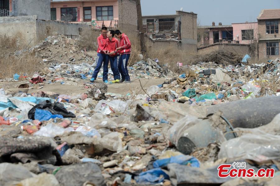 North China city besieged by rubbish(1/4)