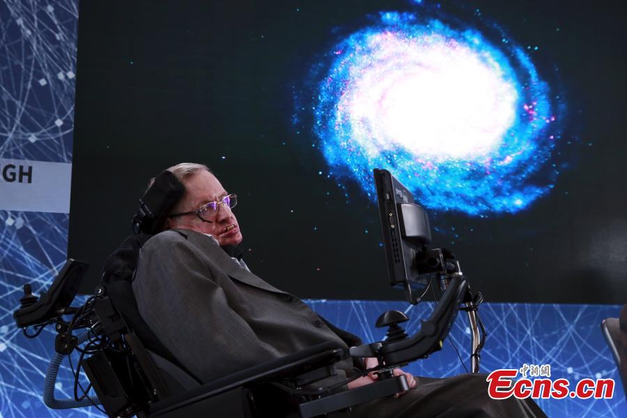 Stephen Hawking, Yuri Milner and Mark Zuckerberg reveal $100m Starshot alien-hunting mission(1/8)