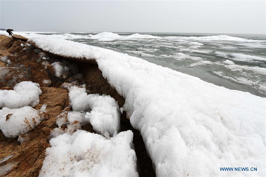 Ice crystals seen along Xingkai Lake in NE China's Heilongjiang(1/6)