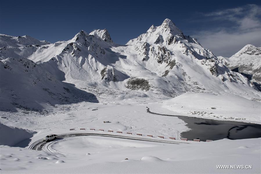 Heavy snowfall hits Cona County of Shannan Prefecture in Tibet(1/5)