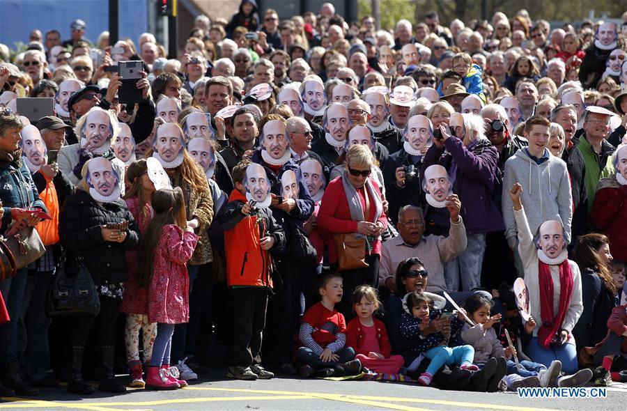 Thousands honor Shakespeare on 400th anniversary of his death(1/14)