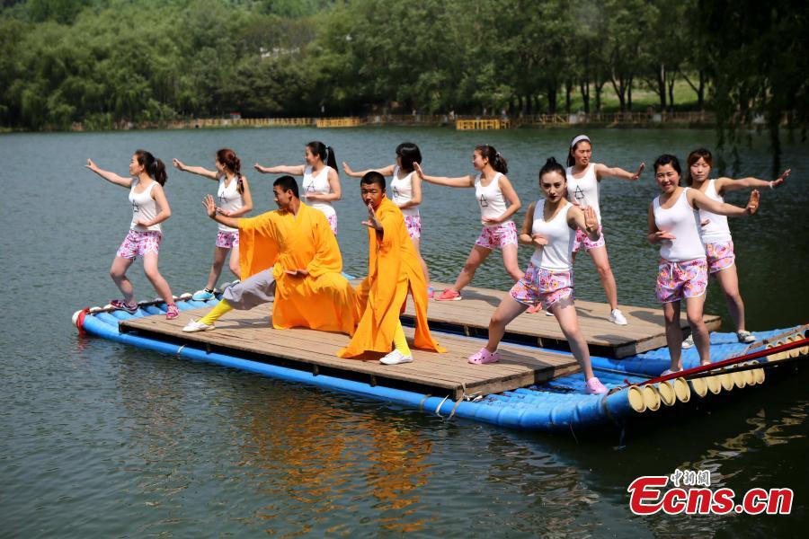 Shaolin monks boost rescuers self-defense skills(1/6)