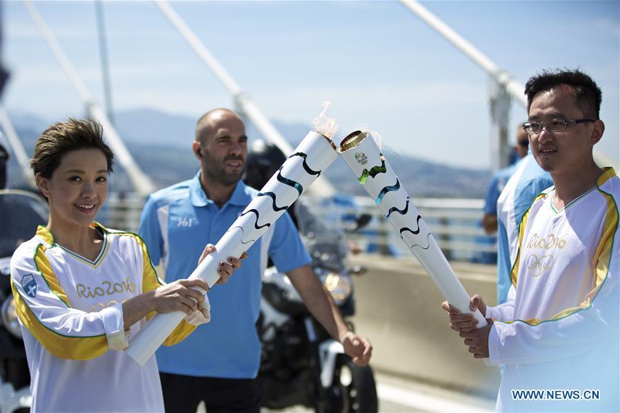 Chinese torchbearers attend torch relay of Rio Olympic in Greece(1/7)