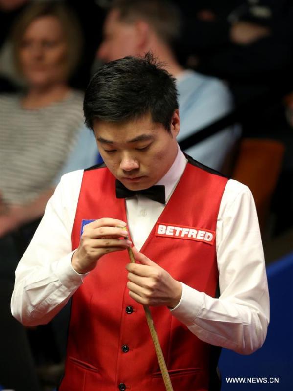 Ding Junhui of China reacts during the second round match against Judd Trump of England at Snooker World Championship 2016 at the Crucible Theatre in Sheffield, England, on April 25, 2016. Ding won 13-10. (Xinhua/Han Yan)