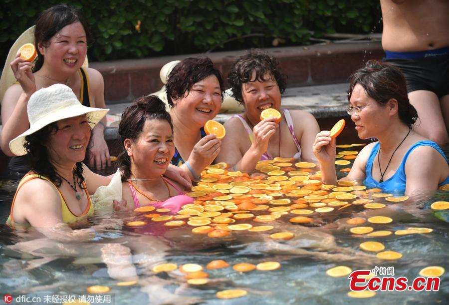 Hot spring resort adds fruits to woo tourists (1/4)