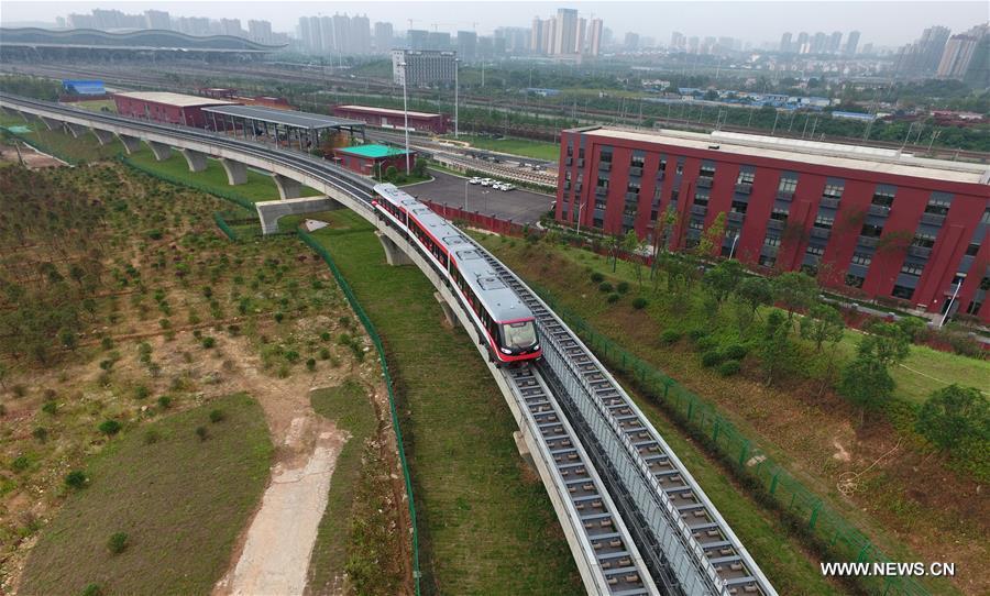 China's 1st domestically designed, manufactured magnetic levitation line starts trial run(1/7)