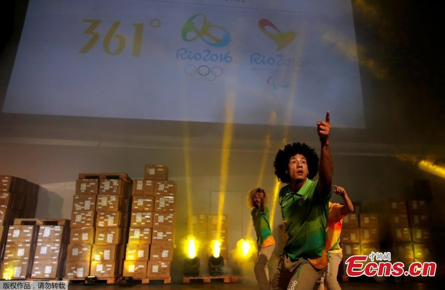 Olympic uniforms: Colorful in shades of red, yellow and blue(1/3)