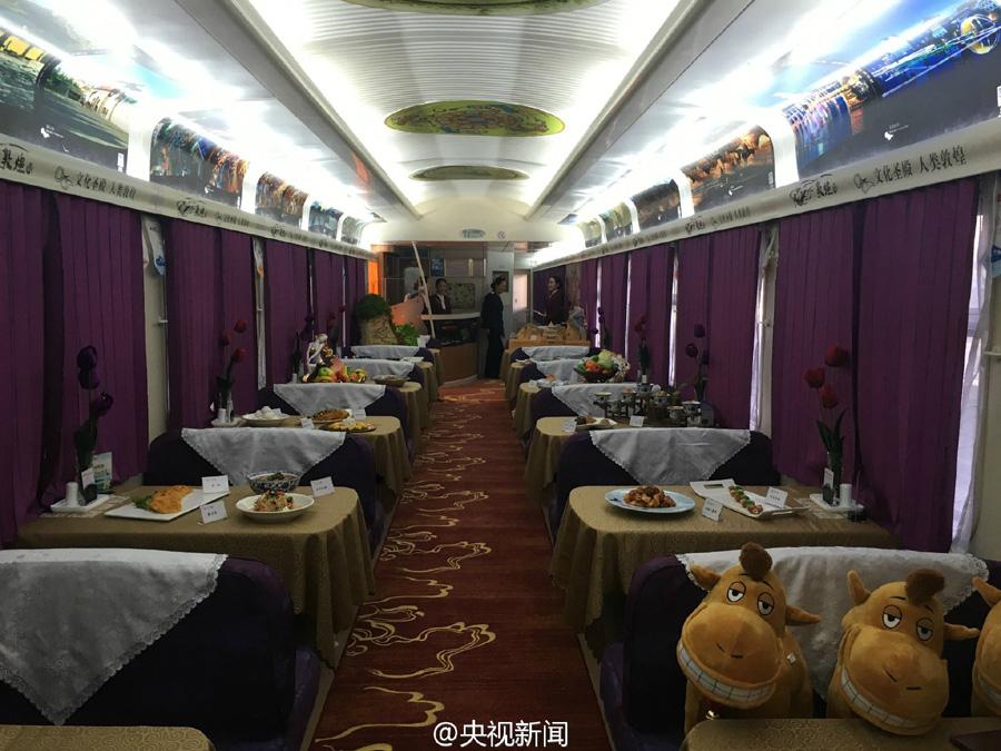 'Dunhuang Express' finishes its first trip(1/6)