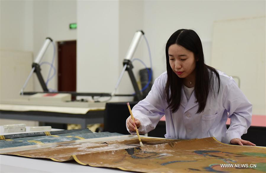 A look of cultural relic repair team at Liaoning Provincial Museum(1/6)