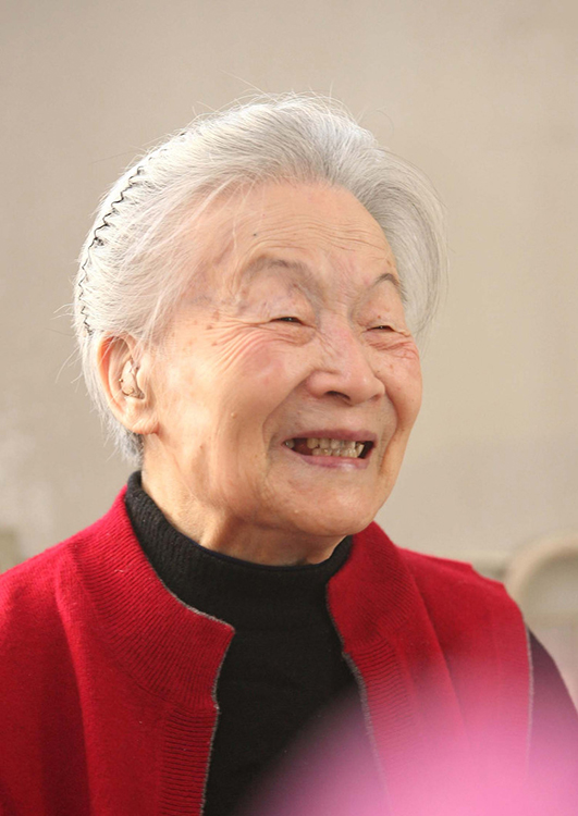 Well-respected translator and writer Yang Jiang dies at 105(1/12)