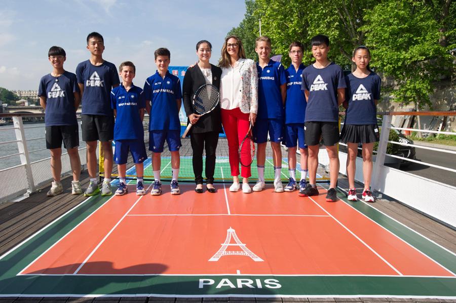 Li Na in French Open tour to promote hometown event(1/5)