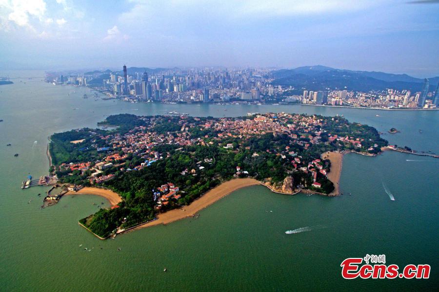 Charming Gulangyu Island aims to be world heritage site (1/8)