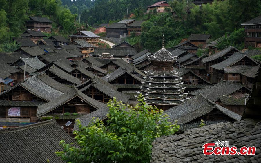 Dong village preserves old buildings and tradition(1/9)