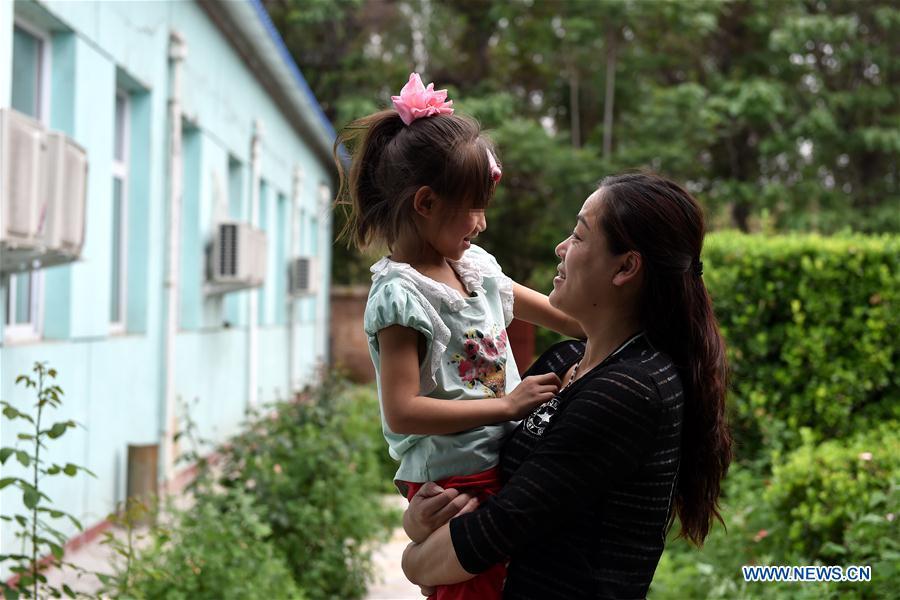 Congenital HIV carrier students in Shanxi's Red Ribbon School(1/7)
