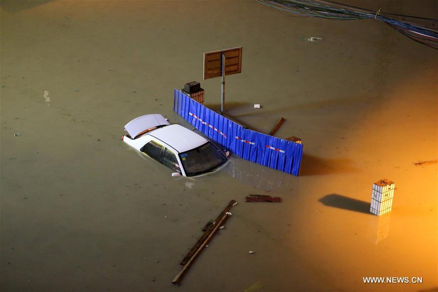 Sudden rainstorm hits south China's Guangxi(1/5)