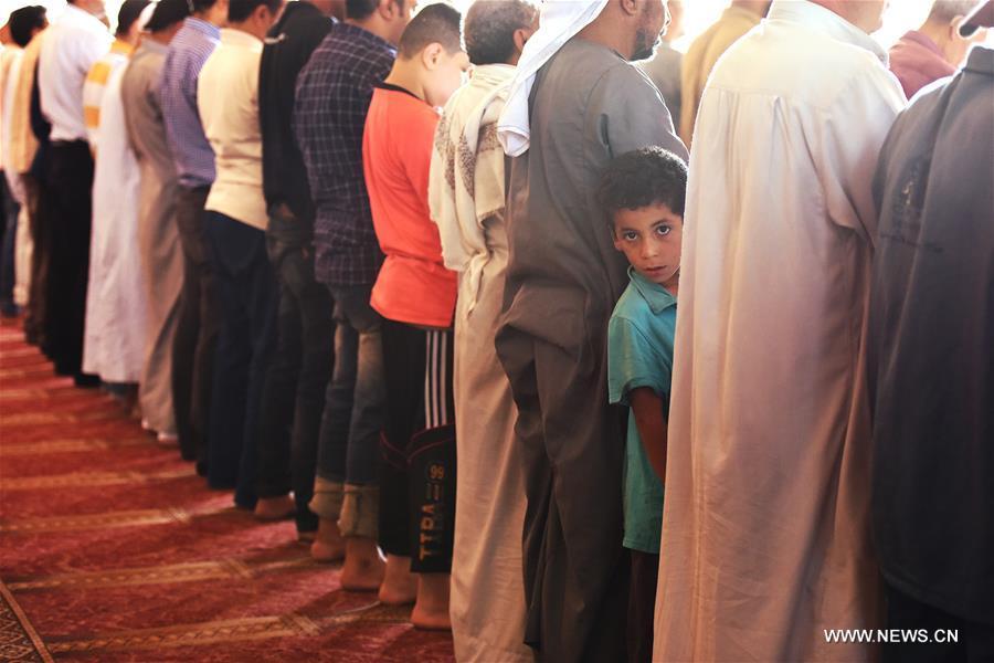 Muslims around world begin observing Ramadan (1/14)