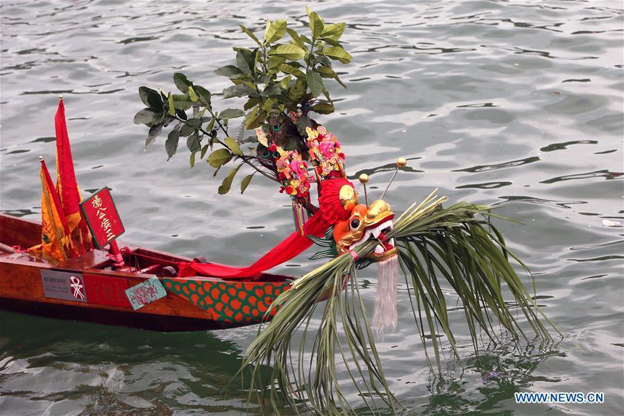 Annual dragon boat race held to mark Duanwu Festival in HK(1/6)