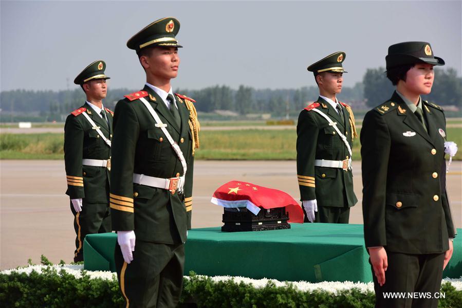 Ashes of Chinese UN peacekeeping soldier killed in Mali escorted back home(1/7)