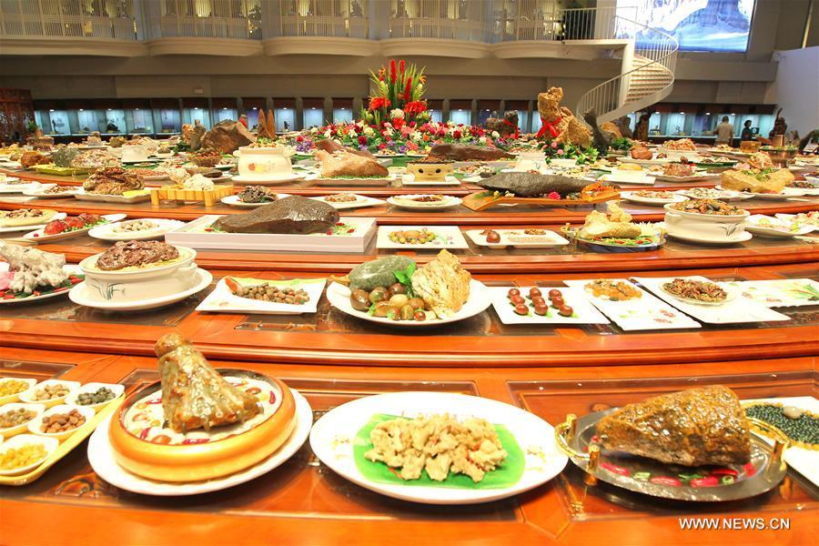 Dish-like rare stones displayed in Hami, Xinjiang(1/5)