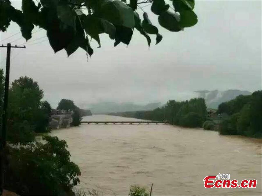 One dead, 12 missing after rainstorm hits Central China city (1/5)