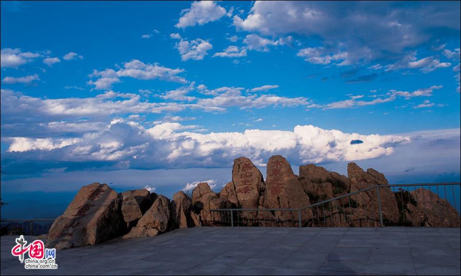 Escape summer heat at Wuling Mountain(1/12)