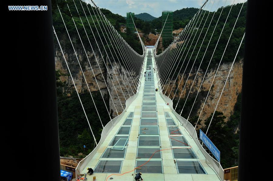 Glass bridge at Grand Canyon to be put into use(1/9)
