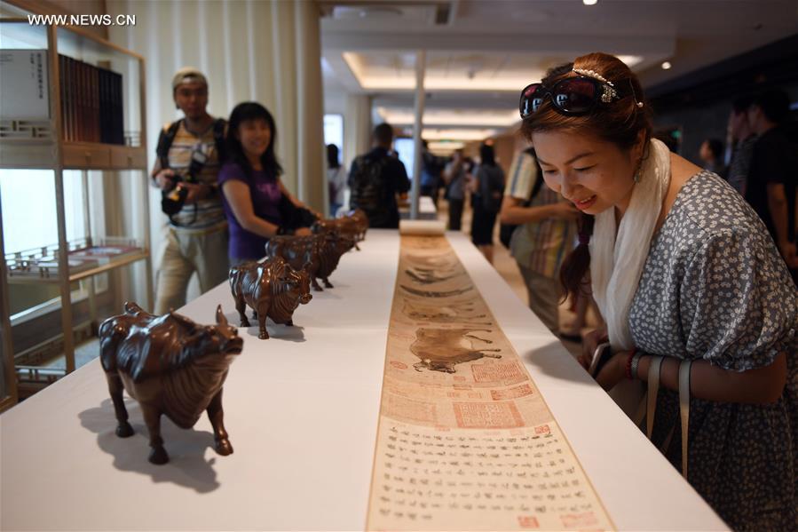 Cultural products of the Palace Museum displayed on Royal Caribbean's cruise ship in Tianjin(1/3)