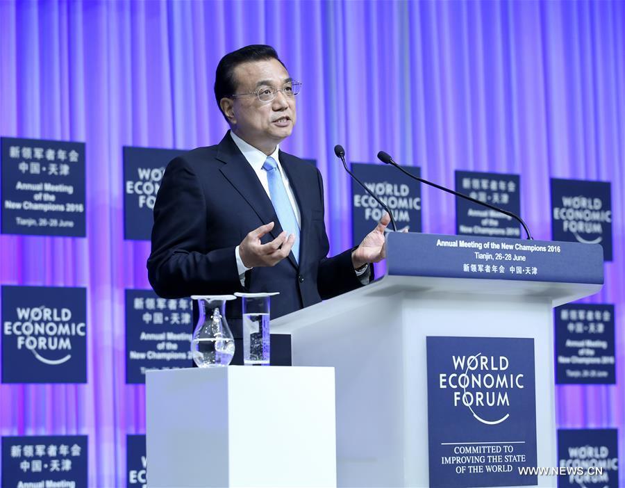Premier Li addresses opening ceremony of Summer Davos Forum(1/3)