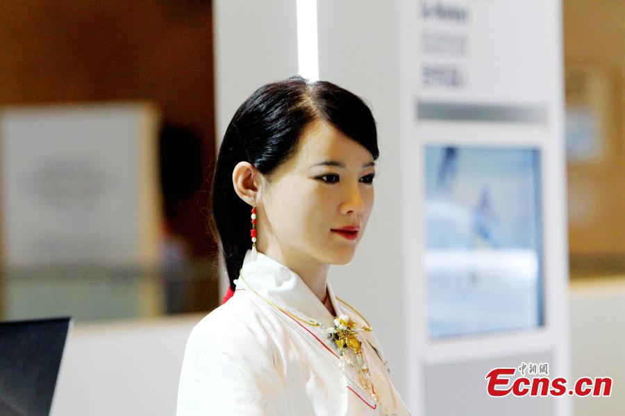 Super realistic humanoid Robot Jia Jia serves Summer Davos(1/4)