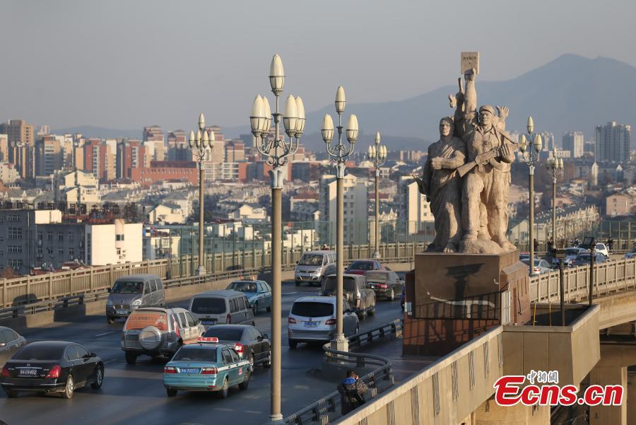 Iconic Yangtze River bridge to close for 27 months for renovation (1/4)
