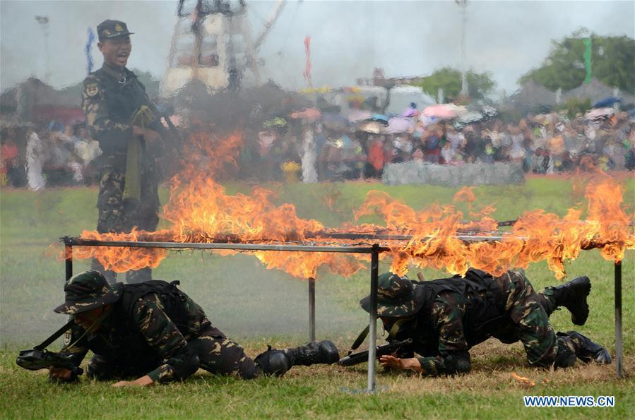 HK Garrison of PLA hlods open day to celebrate 19th anniv. of return(1/4)