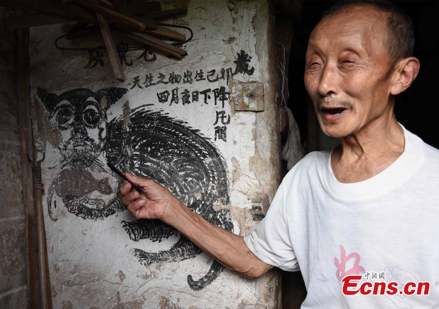 80-year-old still fascinated with painting (1/6)