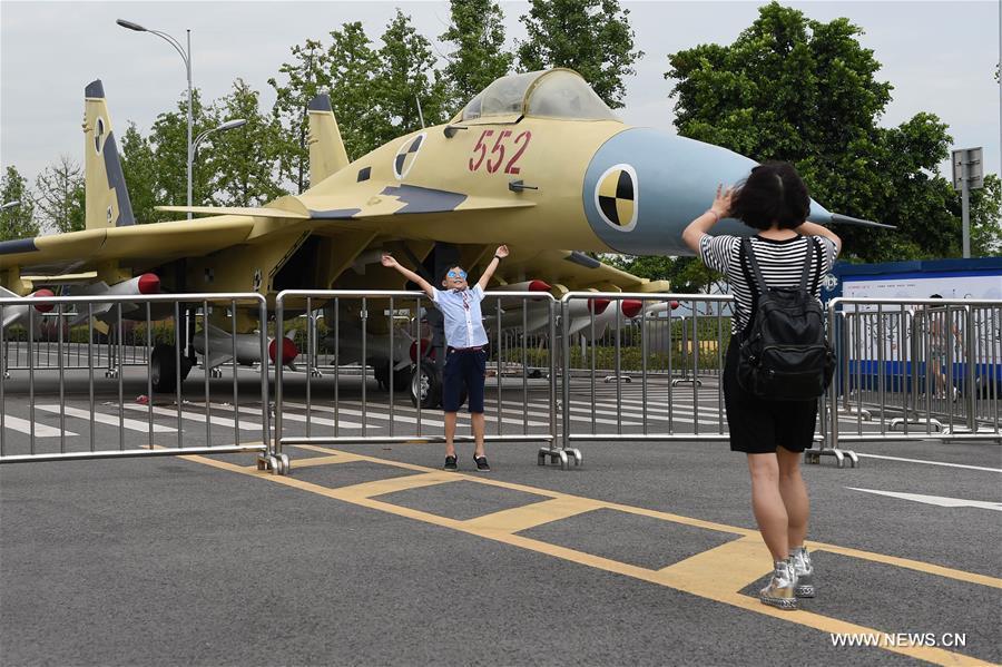 Aerospace military exhibition kicks off in Chongqing(1/5)