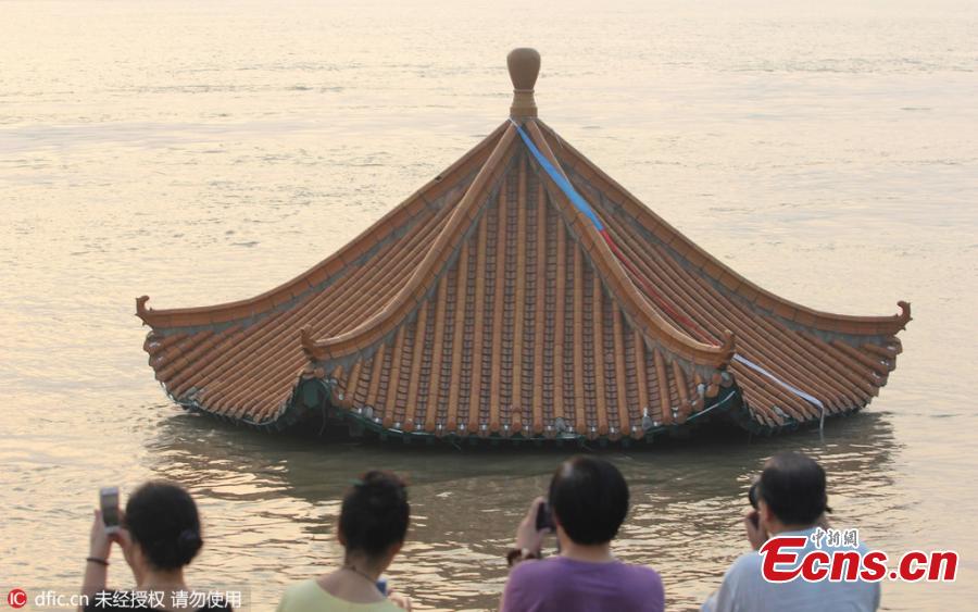 Pavilion submerged in flood-hit Wuhan(1/5)