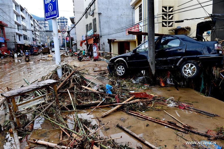 Rescue underway as Typhoon Nepartak brings chaos to SE China (1/9)