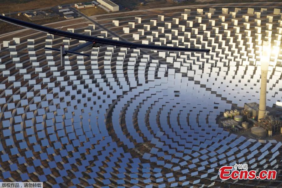 Solar-powered plane leaves Spain for Egypt(1/6)