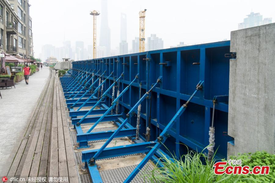 Shanghai armed with costly anti-flood barrier(1/3)
