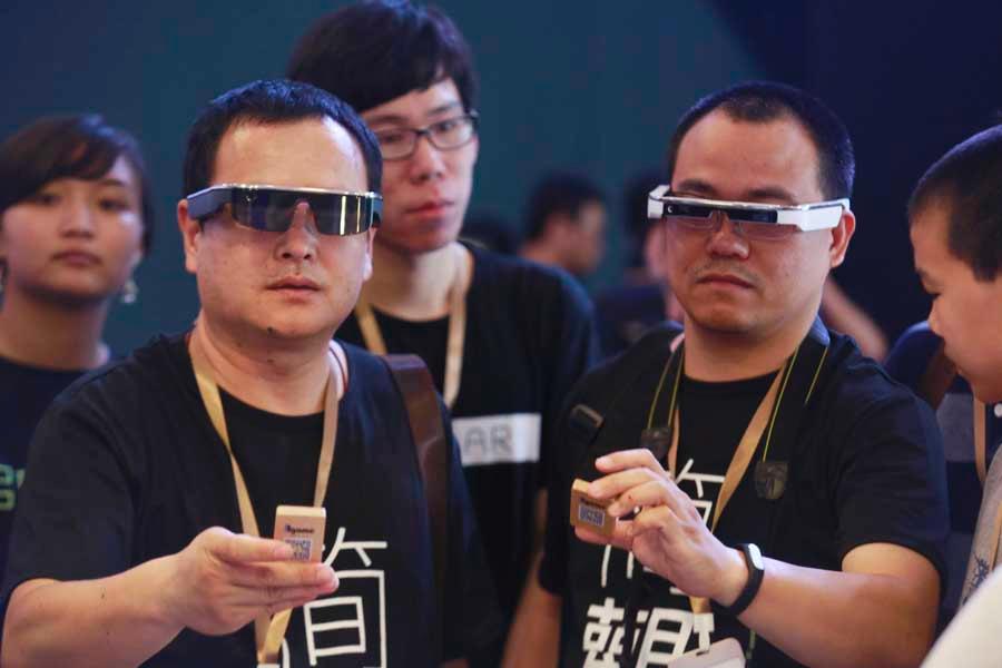 AR glasses offer new experience (1/6)