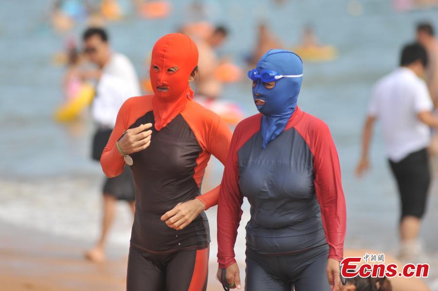 Face-kini masks hit Qingdao again(1/5)