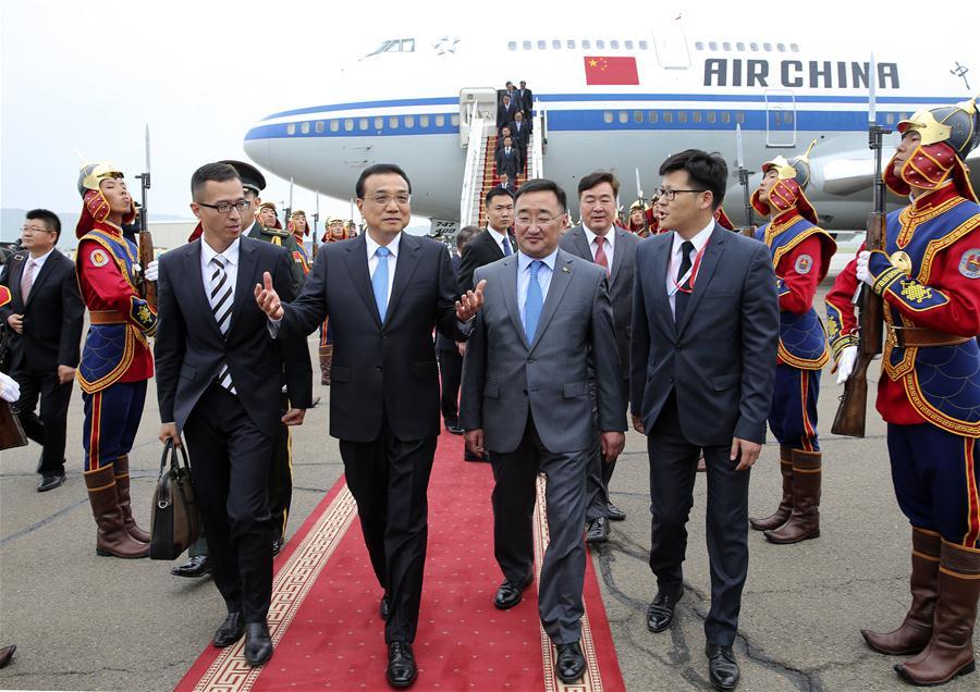 Premier Li arrives in Mongolia for official visit, Asia-Europe summit (2/3)