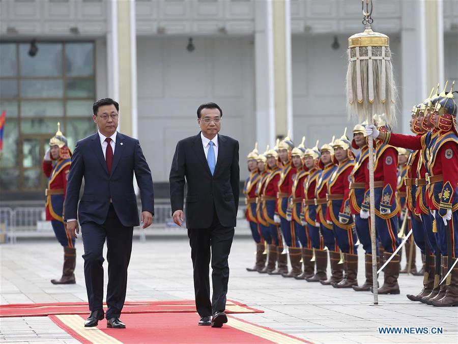 Chinese premier attends welcoming ceremony held by Mongolian counterpart in Ulan Bator(1/3)