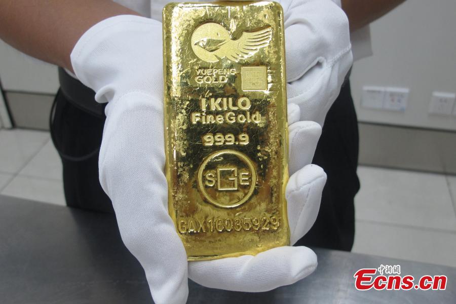 Shenzhen customs seize gold bars worth $3.1 million(1/3)