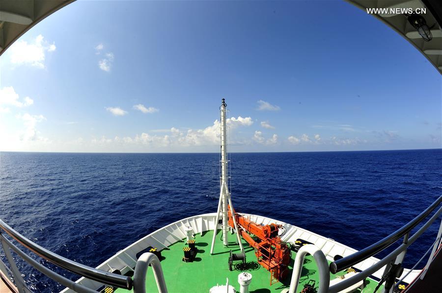 Research vessel Zhang Qian arrives at target waters in South China Sea(1/4)