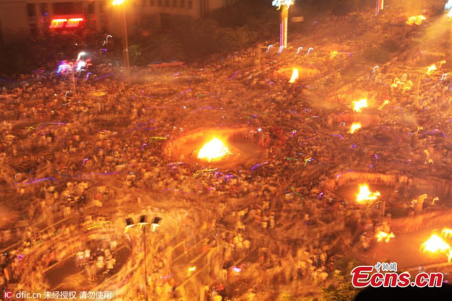 People of Yi ethnic group celebrate Torch Festival(1/4)