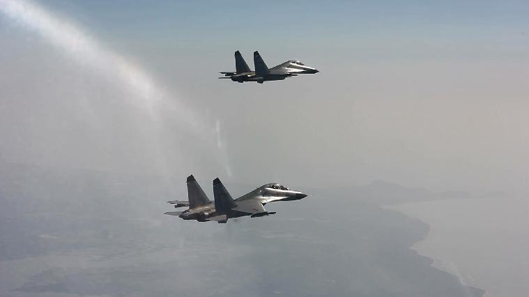 J-11 fighter jets conduct air combat training in South China Sea(1/6)