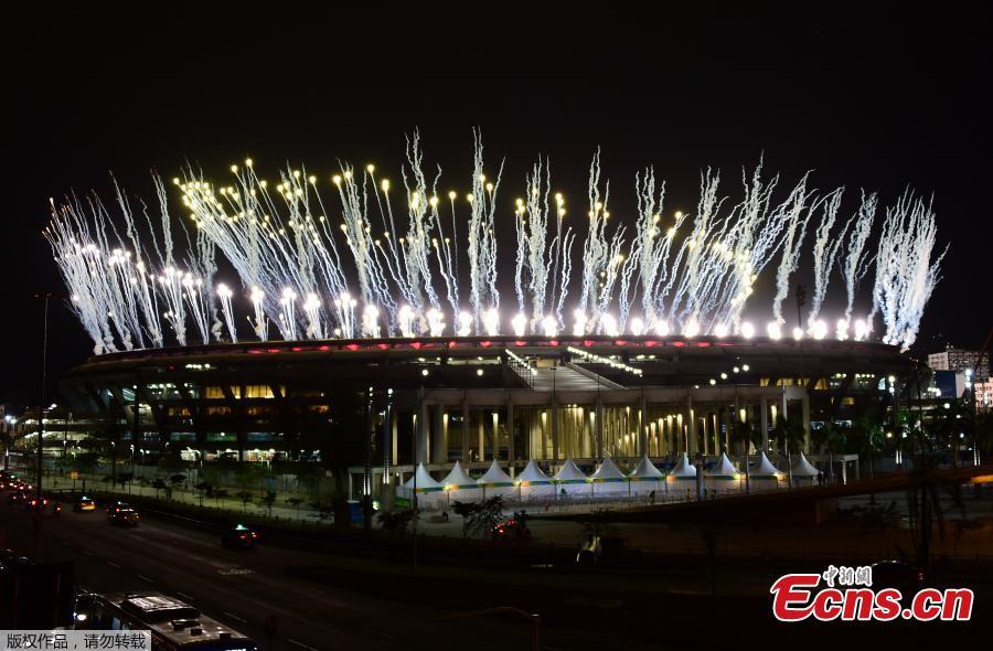 Rio lights up with Olympic fireworks test (2/5)