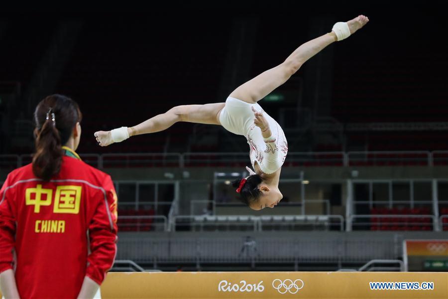 Chinese gymnasts take training session at Rio Olympic Arena (1/6)