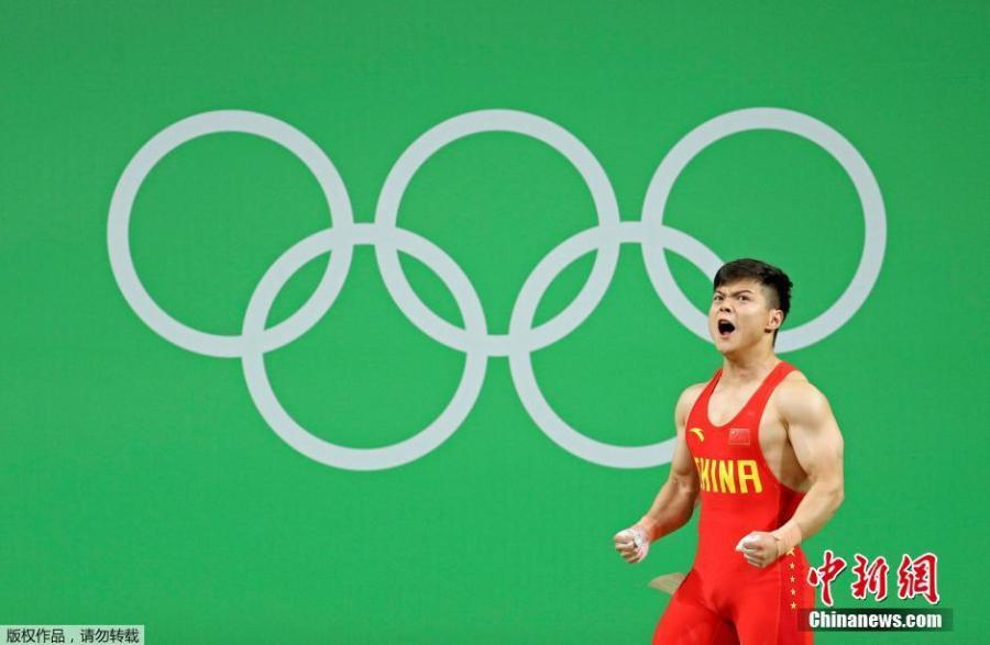 Weightlifter Long smashes world record to win Olympic gold(2/5)
