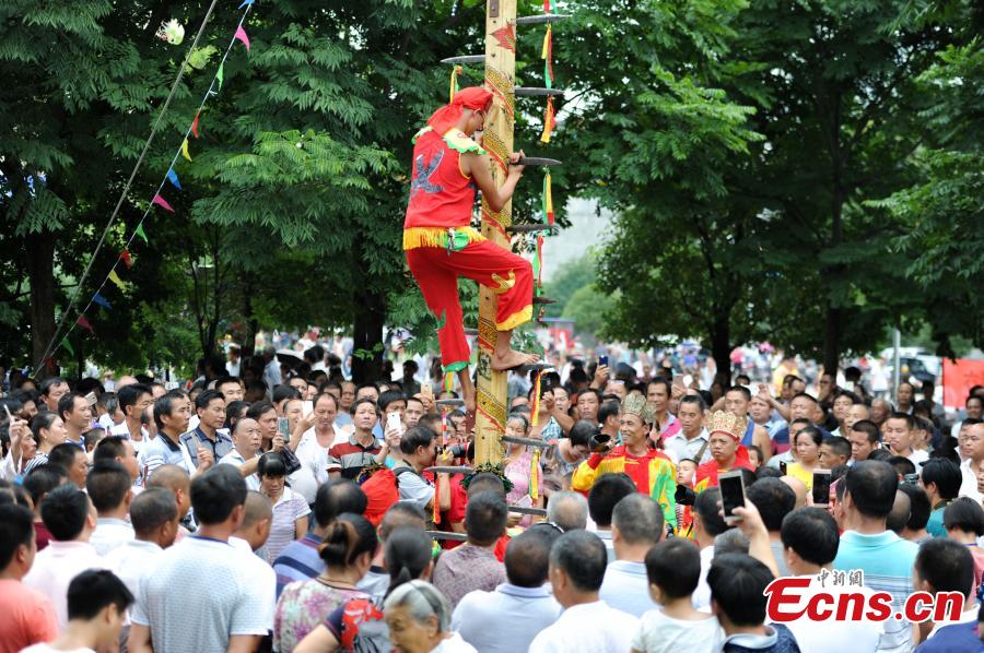 Dong people’s festival shows traditional culture(1/5)
