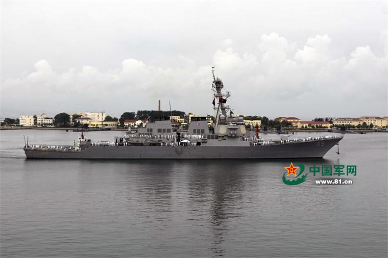U.S. destroyer Benfold visits Qingdao(1/5)